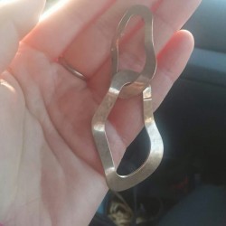 这个铁片耳环谁家有货啊