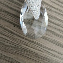 谁家有这个货，上边是胶泥球材质的，下边是透明水滴玻璃的